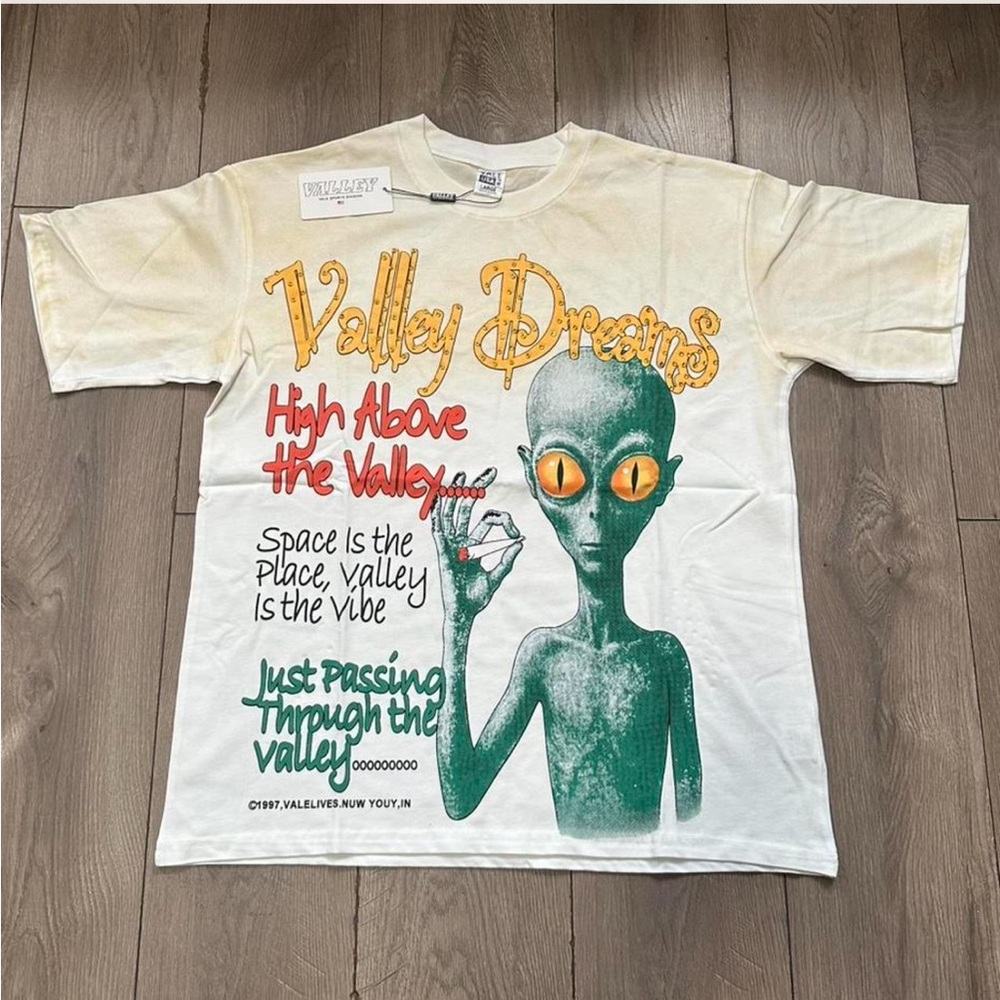 Vally dreams, alien T-shirt